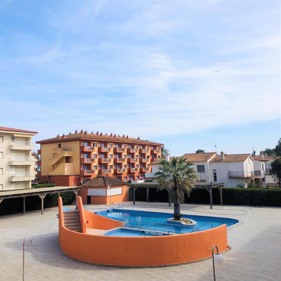 Apartamentos familiares Sa Gavina Gaudí L'Estartit Bagian luar foto